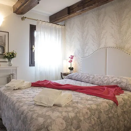 Lovely - Rialto Apartament *