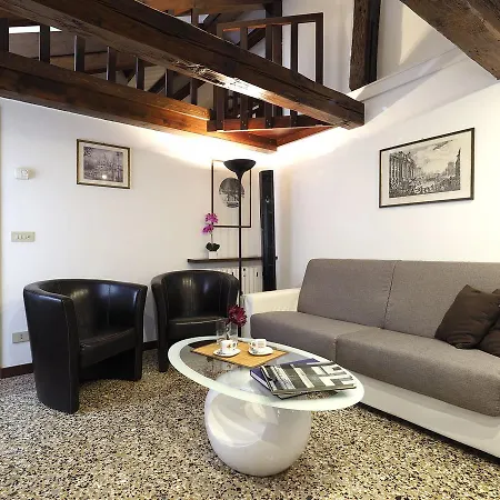 Lovely - Rialto Apartament