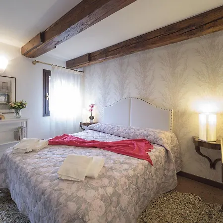 Lovely - Rialto Apartament *